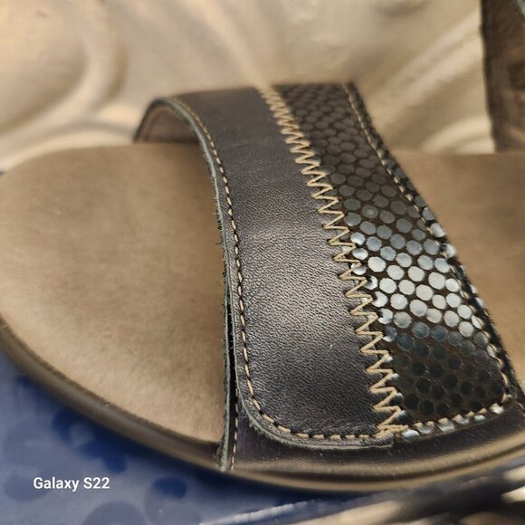 SAS Navy Blue "Nudu" Slides. NIB. Size 8 Narrow. - Picture 5 of 10